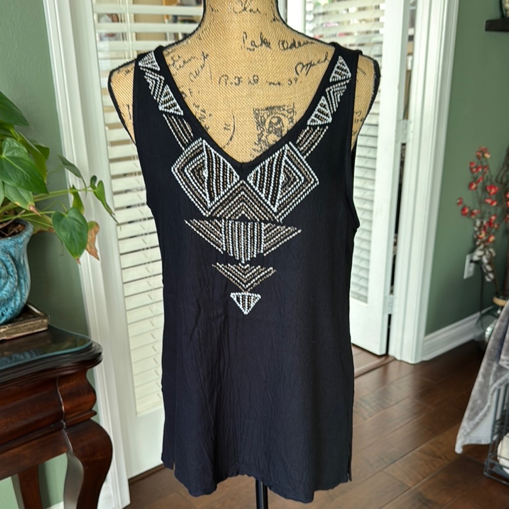 Black Geometric Embellished Women's v neck Tank Top